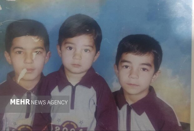 کودکی شهید وبرادرانش اولین نفر سمت چپ