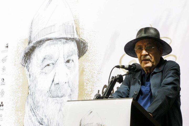 وداع با نقاش پرتره‌های ماندگار؛ پیکر علی خسروی در میان یارانش تشییع شد