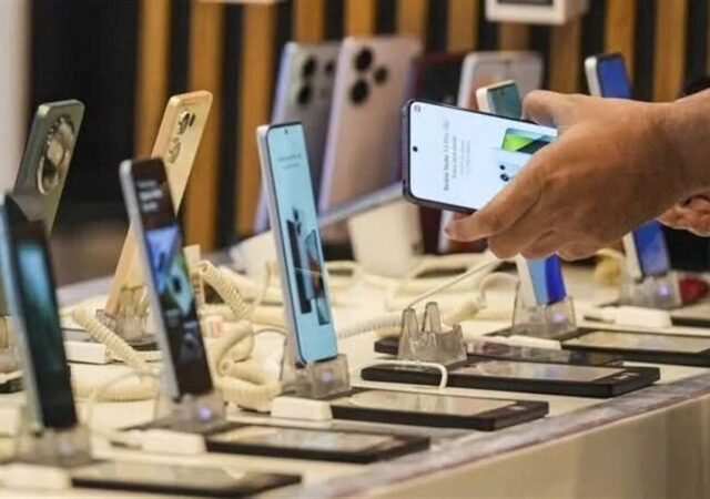 چرا بازار تلفن همراه ملتهب شد؟ / بررسی تغییرات قیمتی در بازار منطقه‌ای