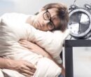 چرا بی دلیل ساعت ۴ صبح بیدار می‌شویم؟
