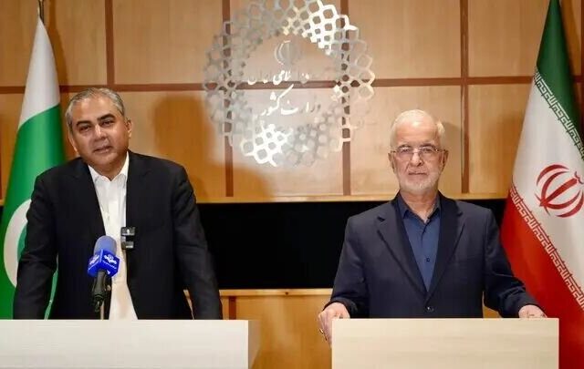 ایران به دنبال افزایش تجارت ۱۰ میلیارد دلاری با پاکستان است