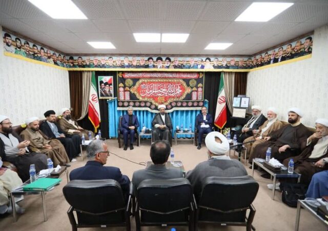 بقائی با امام جمعه و علمای همدان دیدار کرد