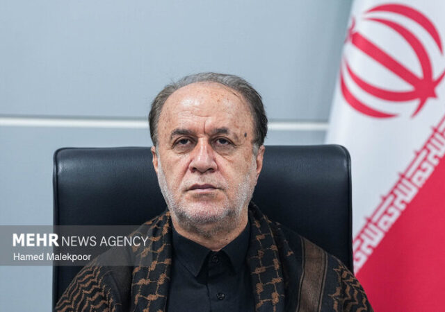 حاجی‌بابایی: دولت وضعیت استخدامی معلمان را تعیین تکلیف کند
