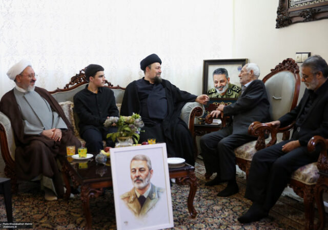 دیدار حجت الاسلام سید حسن خمینی با خانواده شهید سپهبد موسوی