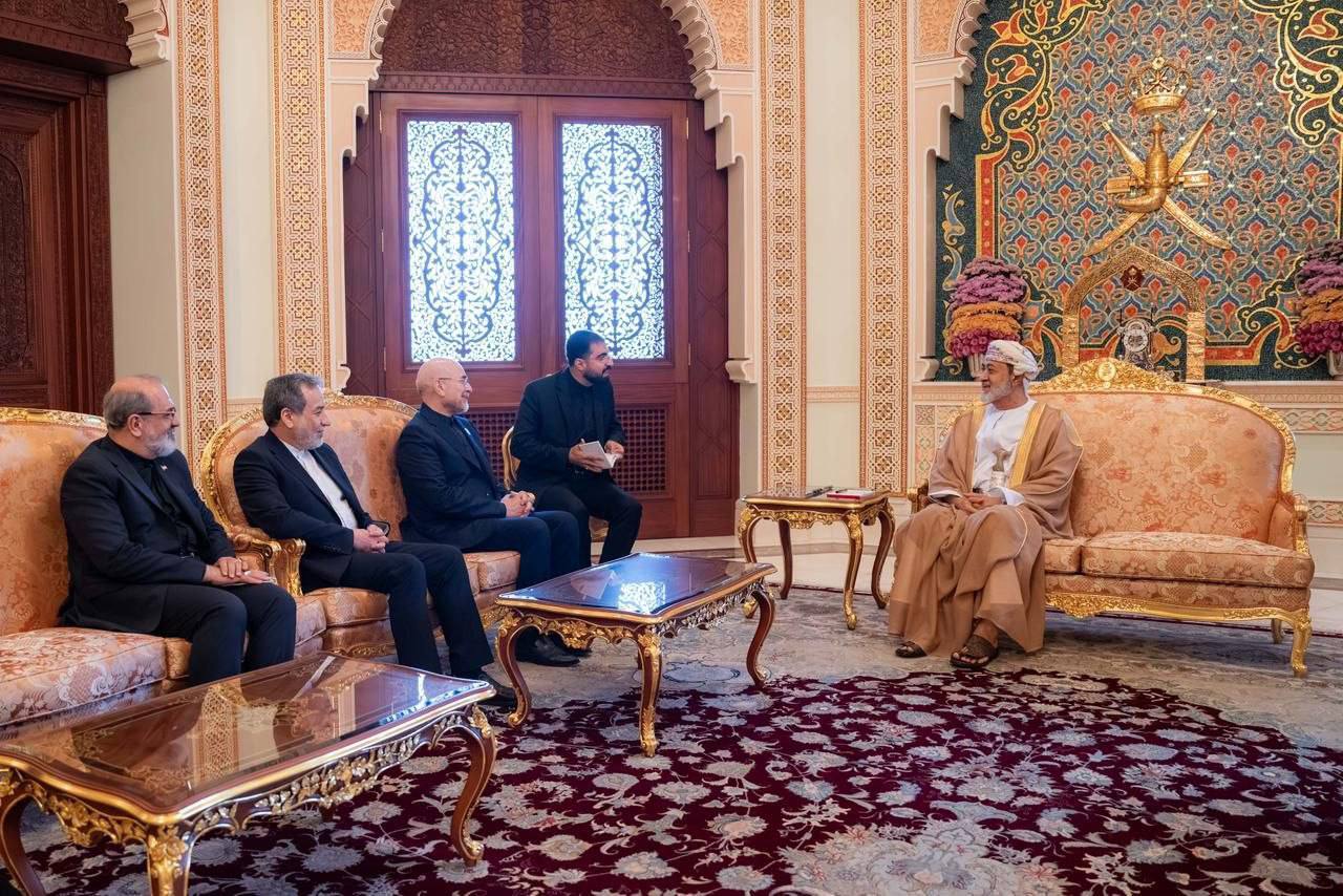 دیدار قالیباف و عراقچی با سلطان عمان در مسقط/ رایزنی درباره ترتیبات مدیریت تنگه هرمز+ عکس