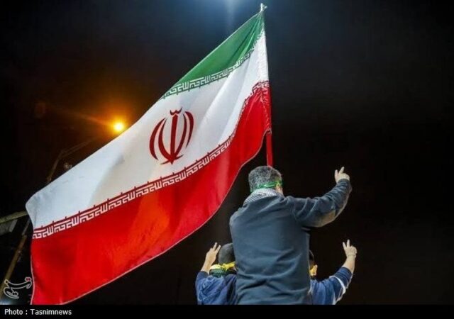 روایت مردی که 92 شب پرچم را زمین نگذاشت
