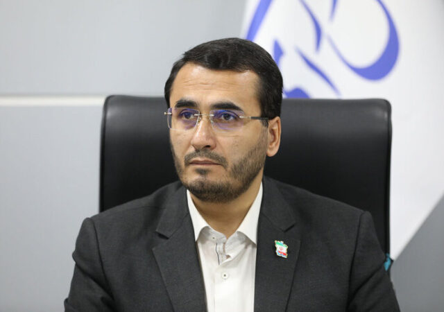 متفکرآزاد: حل مسائل جهان اسلام با دیپلماسی پارلمانی امکان‌پذیر است