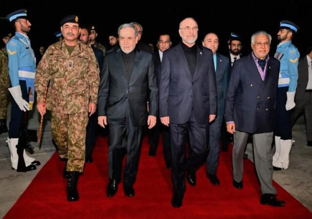 نخست وزیر و فرمانده ارتش پاکستان عازم سوئیس می‌شوند