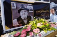 آخرین وداع با آقای بازیگر / مراسم تشییع اکبر عبدی آغاز شد