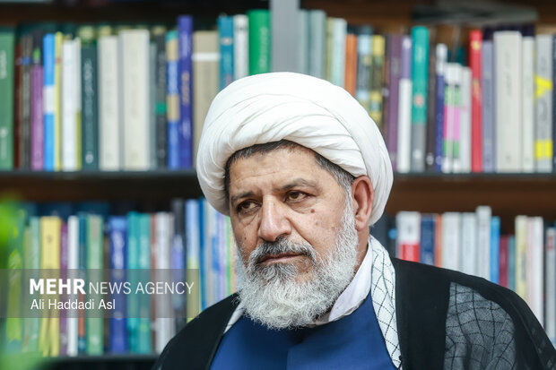 شیرازی: دنیا باید برای عاملان جنایت ناامن شود شیرازی: دنیا باید برای عاملان جنایت ناامن شود