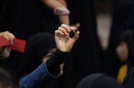 ما از حلقه‌های‌ ازدواج‌مان، حلقه‌ دار می‌سازیم بر گردن ترامپ