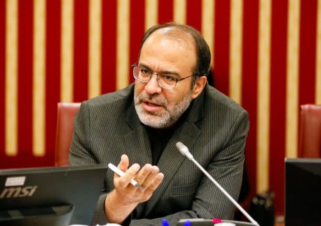 انتقال سهمیه بنزین از کارت سوخت به کارت بانکی کم هزینه‌تر است