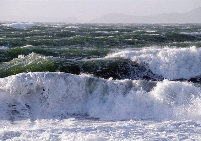 ببینید| تراژدی غرق‌شدگی در دریای خزر/ مرگ در پشت موج‌های آرام!