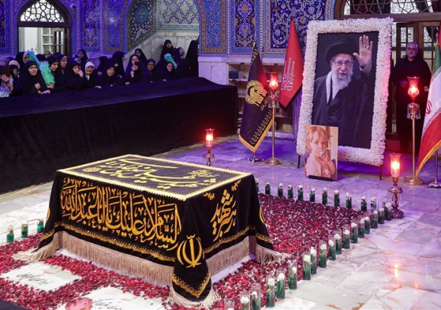 ببینید| چهلم «آقای شهید ایران» در حرم امام رضا(ع)/ عهد ملت با رهبری