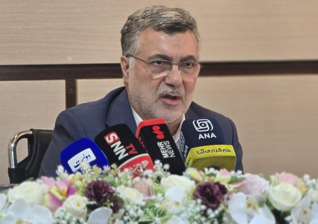 ظفرقندی: تیم سلامت در سخت‌ترین شرایط پای کار مردم؛ بدهی بیمه حل شود
