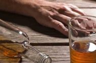 عوارض مصرف الکل را جدی بگیرید؛ از التهاب معده تا هپاتیت الکلی