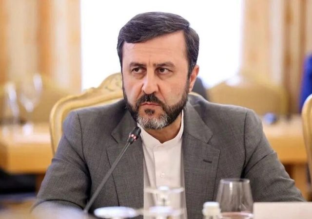 غریب آبادی: تنگه هرمز فقط با فرمان ایران بسته و باز می‌شود