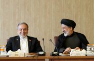 نشست هم اندیشی جمعی از استادان و فضلای حوزه علمیه قم با عراقچی