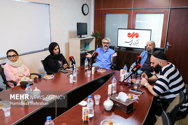 نقش دراماتورژی در دیده شدن متن/ به جای «سیاست» از «انسانیت» حرف زدیم نقش دراماتورژی در دیده شدن متن/ به جای «سیاست» از «انسانیت» حرف زدیم