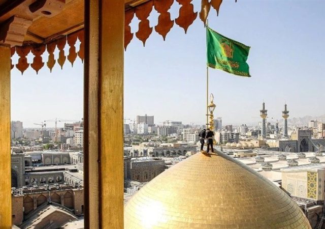 پایان 63 روز سوگ/تعویض پرچم گنبد و پوش ضریح مطهر در سوم ربیع‌الاول