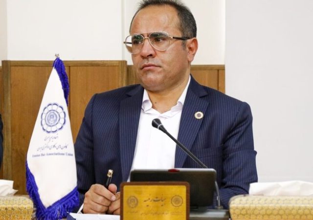 کیانی: موافقان قانون تسهیل «امضاهای طلایی» را حذف کنند