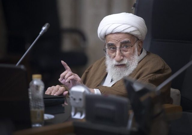 آیت‌الله جنتی: نیازمند روحیه جهادی در عرصه نبرد اقتصادی هستیم