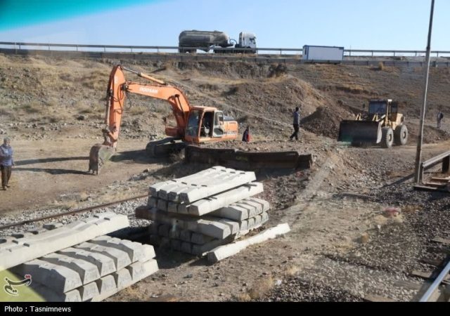 اتمام ریل‌گذاری راه‌آهن چابهار ـ زاهدان/ 302 پل و تقاطع اجرا شد