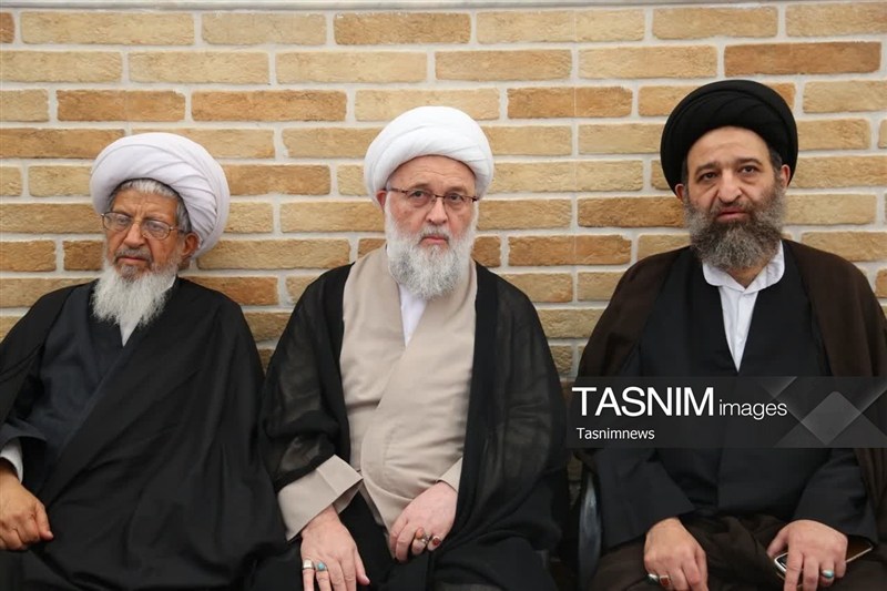 حضور علما ومسئولان در بیت آیتالله شبیری زنجانی برای ابراز همدردی+ عکس حوزه علمیه , مراجع عظام , اخبار قم ,