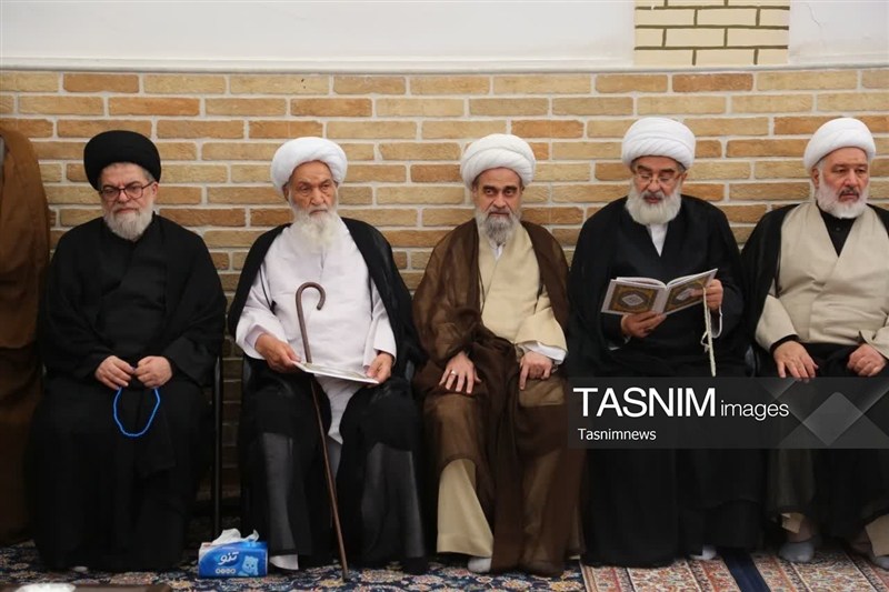 حضور علما ومسئولان در بیت آیتالله شبیری زنجانی برای ابراز همدردی+ عکس حوزه علمیه , مراجع عظام , اخبار قم ,