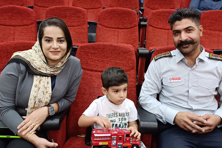 زندگی پشت لباس آتشنشانی؛یک طرف آتش، یک طرف آغوش خانواده زندگی پشت لباس آتشنشانی؛یک طرف آتش، یک طرف آغوش خانواده