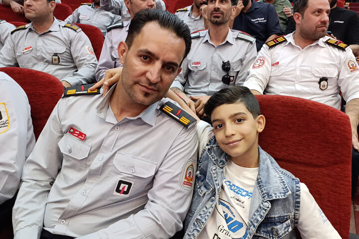زندگی پشت لباس آتشنشانی؛یک طرف آتش، یک طرف آغوش خانواده زندگی پشت لباس آتشنشانی؛یک طرف آتش، یک طرف آغوش خانواده