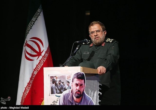 سرلشکر ایزدی: با موشک‌هایمان ناو هواپیمابر آمریکایی را هدف قرار دادیم