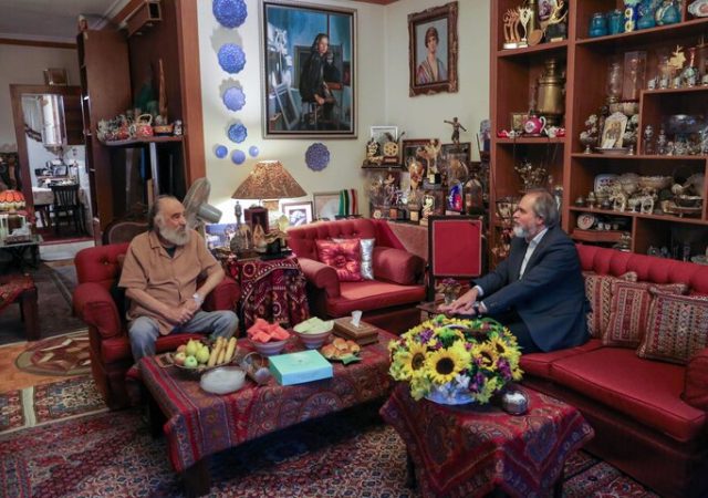 فریدزاده به دیدار داریوش ارجمند رفت؛ تا جان در بدن دارم کار می‌کنم