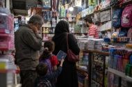 قیمت ساده‌ترین گوشی هوشمند ۱.۶ برابر دستمزد کارگر است/ فرزندان کارگران درجا می‌زنند!