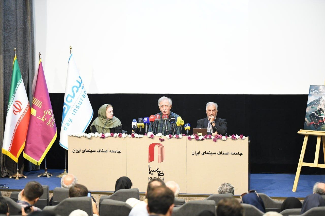 مدیرعامل خانه سینما: اجازه ندهیم هر واکنش در فضای مجازی به احضار و تشکیل پرونده منجر شود واکنش خانه سینما به «دیوارنویسی» علیه تهمینه میلانی و رضا کیانیان
