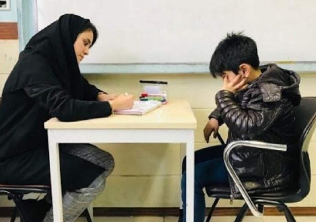 چرا مشاوران مدارس در حل مشکلات دانش‌آموزان امروزی با محدودیت مواجه‌اند؟