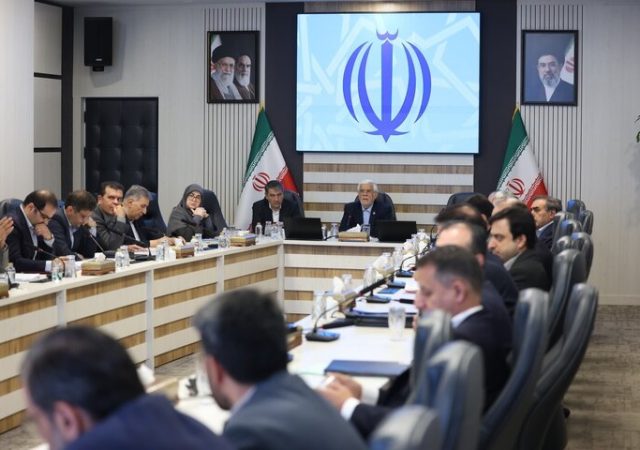عارف: از عهده مشکلات برمی‌آییم؛ آرامش جامعه باید حفظ شود
