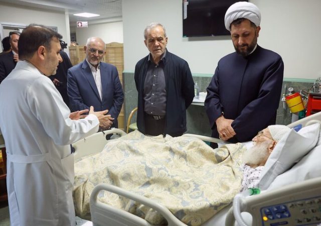 عیادت پزشکیان از حضرت آیت‌الله‌العظمی نوری همدانی