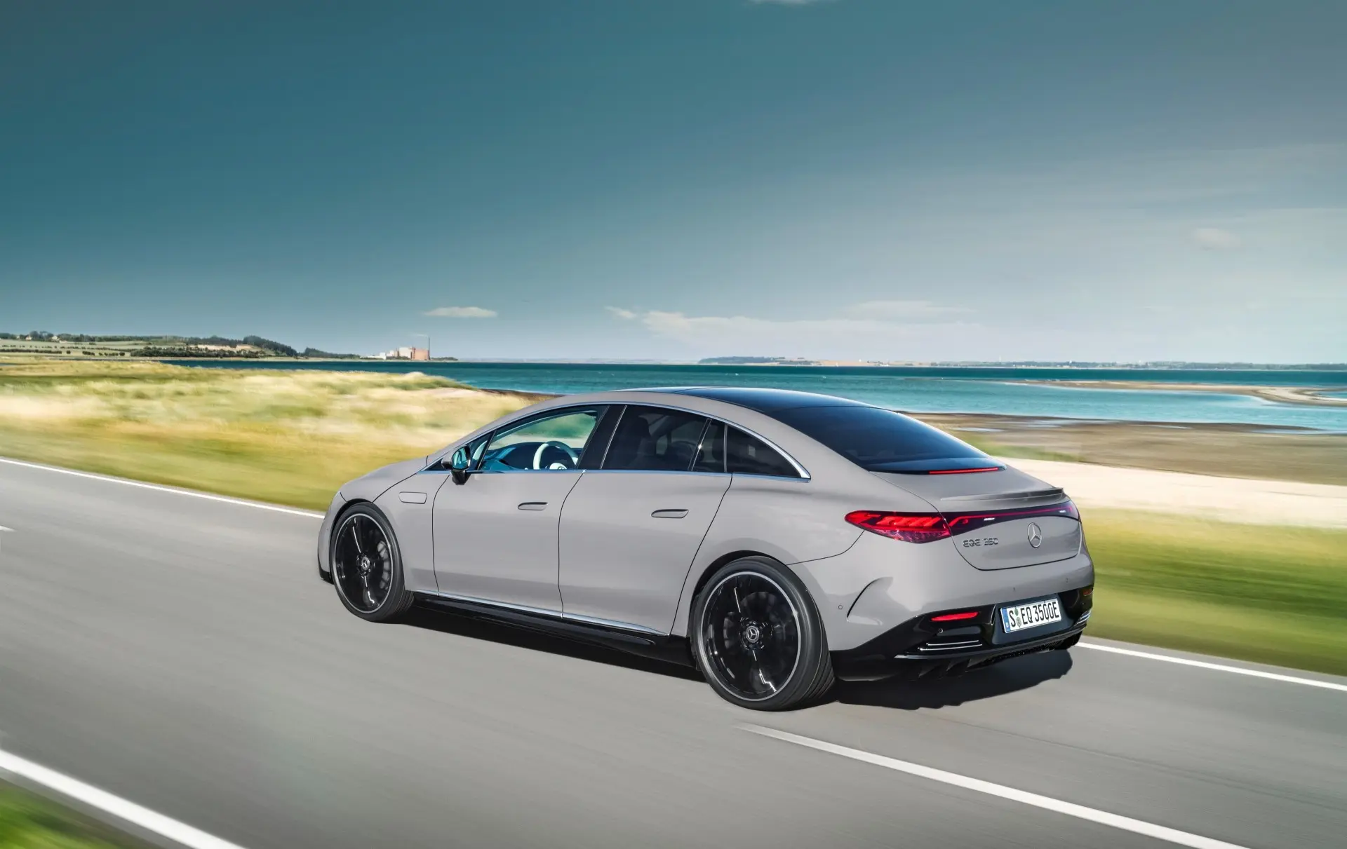 نگران شارژ این 10 خودرو برقی نباشید Mercedes-Benz EQE Stage image (1)