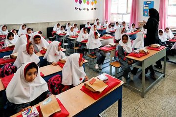 واکنش سخنگوی آموزش و پرورش به ماجرای استعفای معلمان؛ عده‌ای دنبال تعطیلی آموزش حضوری هستند